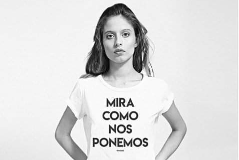 “Mirá cómo me aprovecho”: Ona Saez explota el impacto de la denuncia contra Juan Darthés para vender remeras