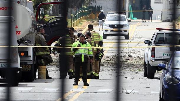 Atentado frente a la Escuela General Santander de la Policía en Bogotá (Colombia). Foto: EFE
