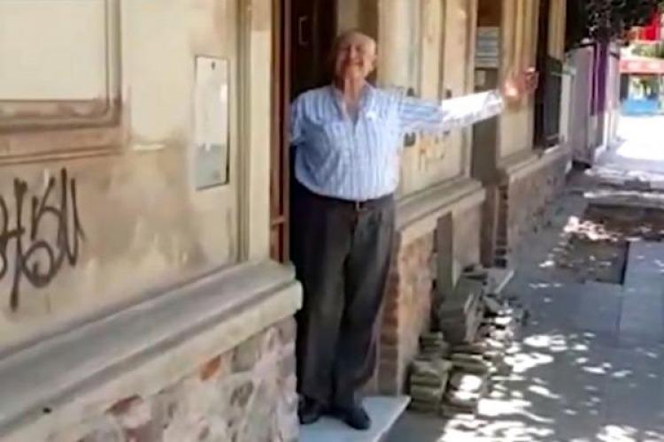 Lesa Humanidad: un exjuez de la dictadura fue filmado violando la prisión domiciliaria