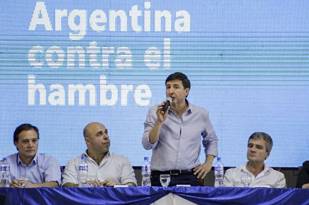 El ministro de Desarrollo Social,  dijo que «se está evaluando un bono de fin de año para los sectores vulnerables»