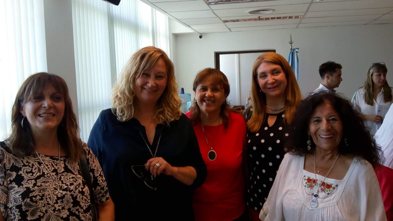 (De derecha a izquierda) Silvia Lara, Mónica Coca, Graciela Pastrán, Ana Naranjo y Paz Argentina Quiroga en la primera sesión del Consejo Asesor Indígena de la UNSJ (diciembre 2019).