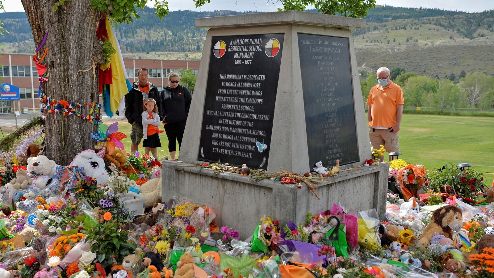 CANADÁ: se encontraron 54 tumbas más de niños en internados católicos