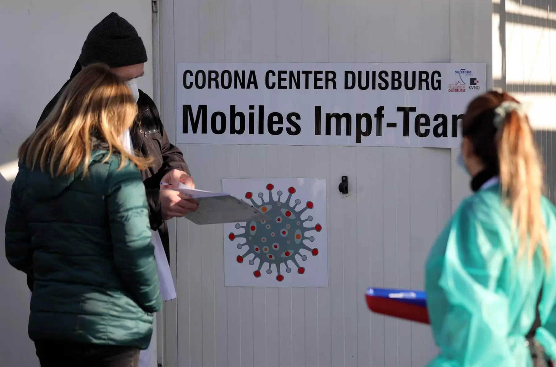 COVID-19: aumento de casos en países europeos que levantaron «brutalmente» sus restricciones anticovid