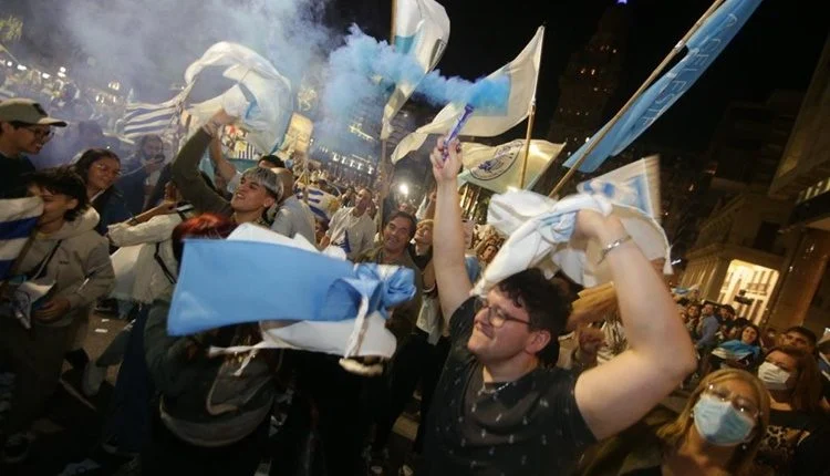 URUGUAY: el gobierno se impuso en el referéndum sobre la LUC por solo 23 mil votos