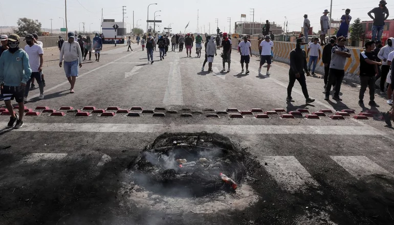 PERU: toque de queda en Lima tras las protestas y cortes de ruta