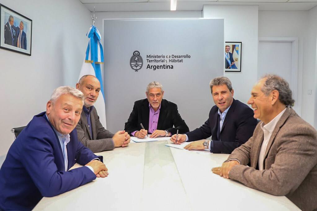 Uñac y Ferraresi firmaron un convenio para la construcción de nuevas viviendas en San Juan