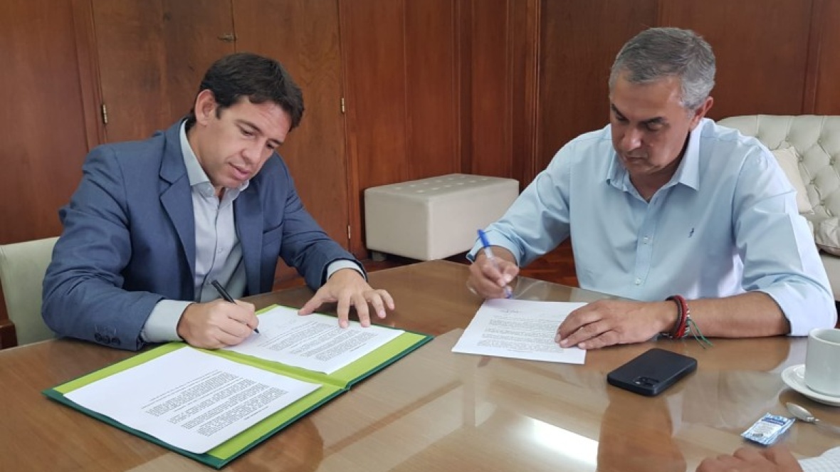 <a href="https://sisanjuan.gob.ar/produccion-y-desarrollo-economico/2023-03-13/47778-con-el-12-los-ministros-de-san-juan-y-mendoza-firmaron-el-acuerdo-vitivinicola">Con el 12 %, los ministros de San Juan y Mendoza firmaron el Acuerdo Vitivinícola</a>