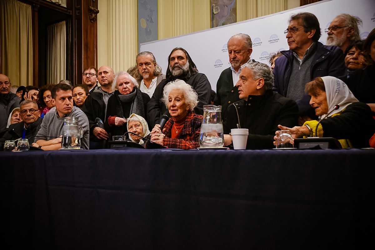 El gobierno de la «libertad» busca cerrar un área clave en la búsqueda de nietos y nietas apropiados