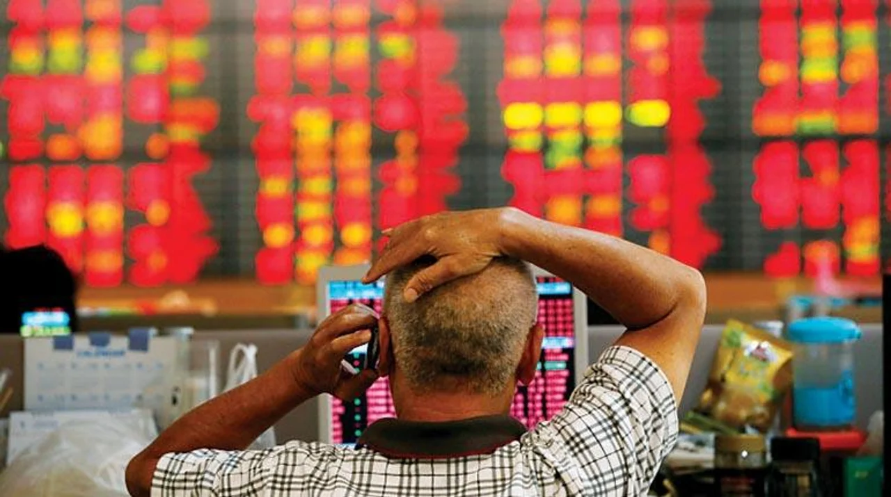 El Riesgo País se dispara encima de 900 puntos y la caída de activos argentinos se profundiza