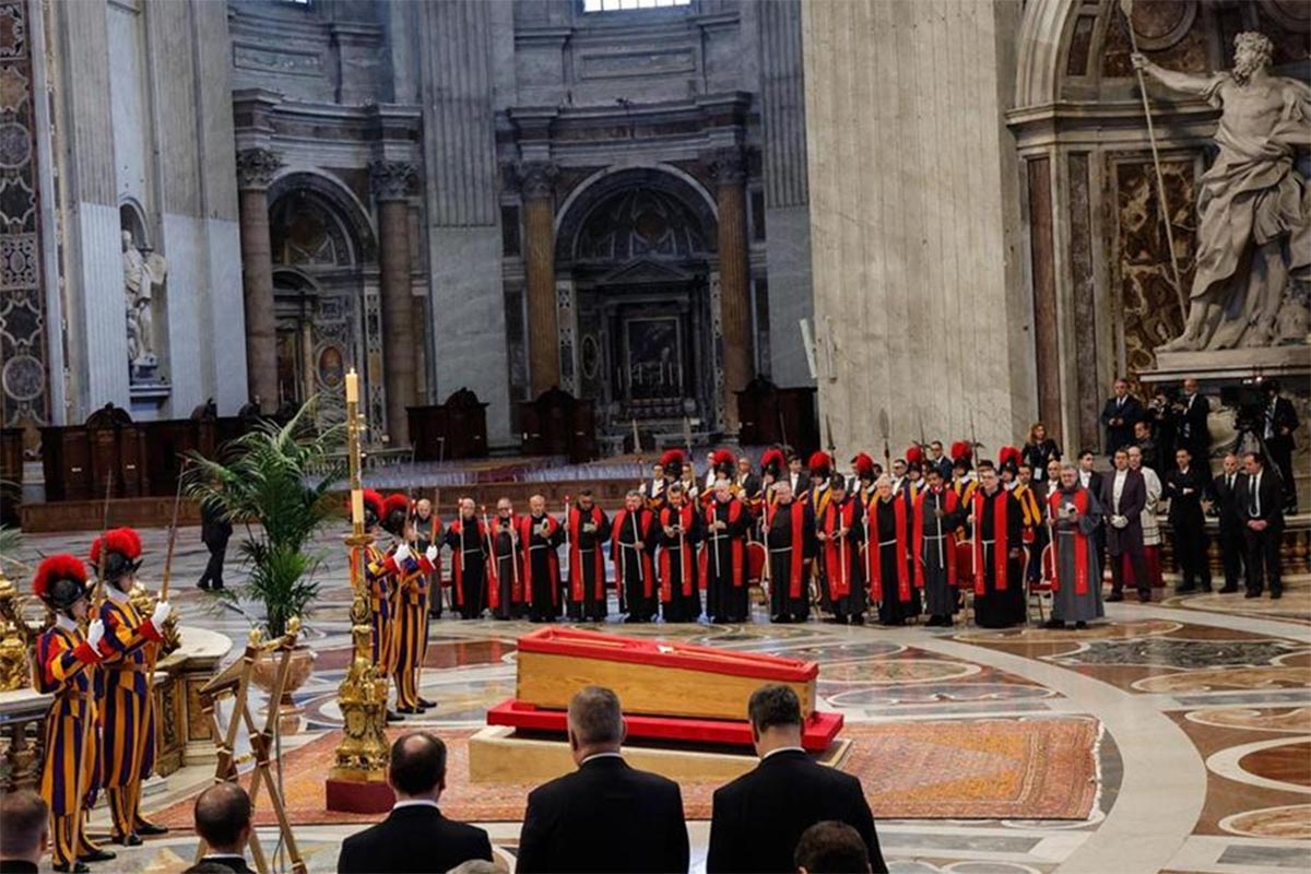 Roma colapsada por la masiva afluencia de turistas que quieren despedir al Papa