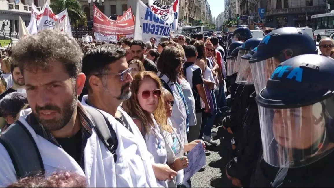 POR DECRETO: el Gobierno limita el derecho a huelga y amplía las actividades esenciales