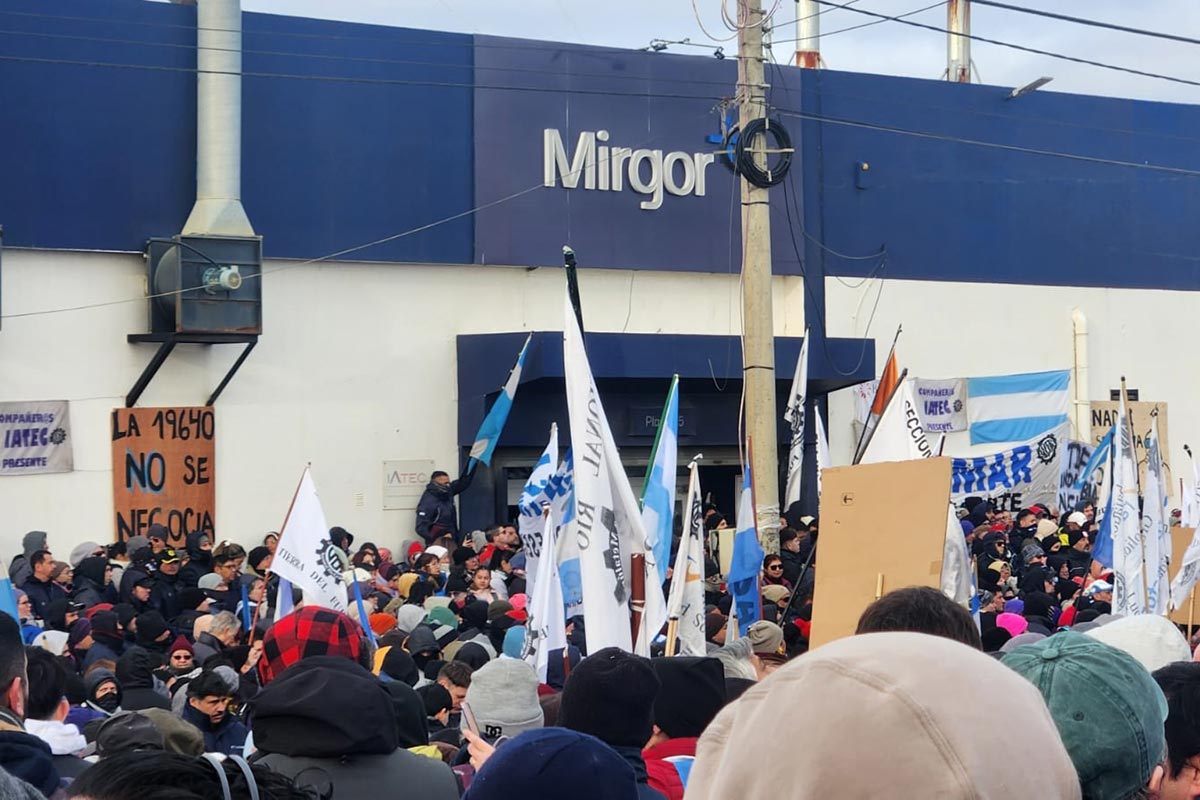 Protesta de todos los sindicatos de Tierra del Fuego, en defensa de la industria nacional