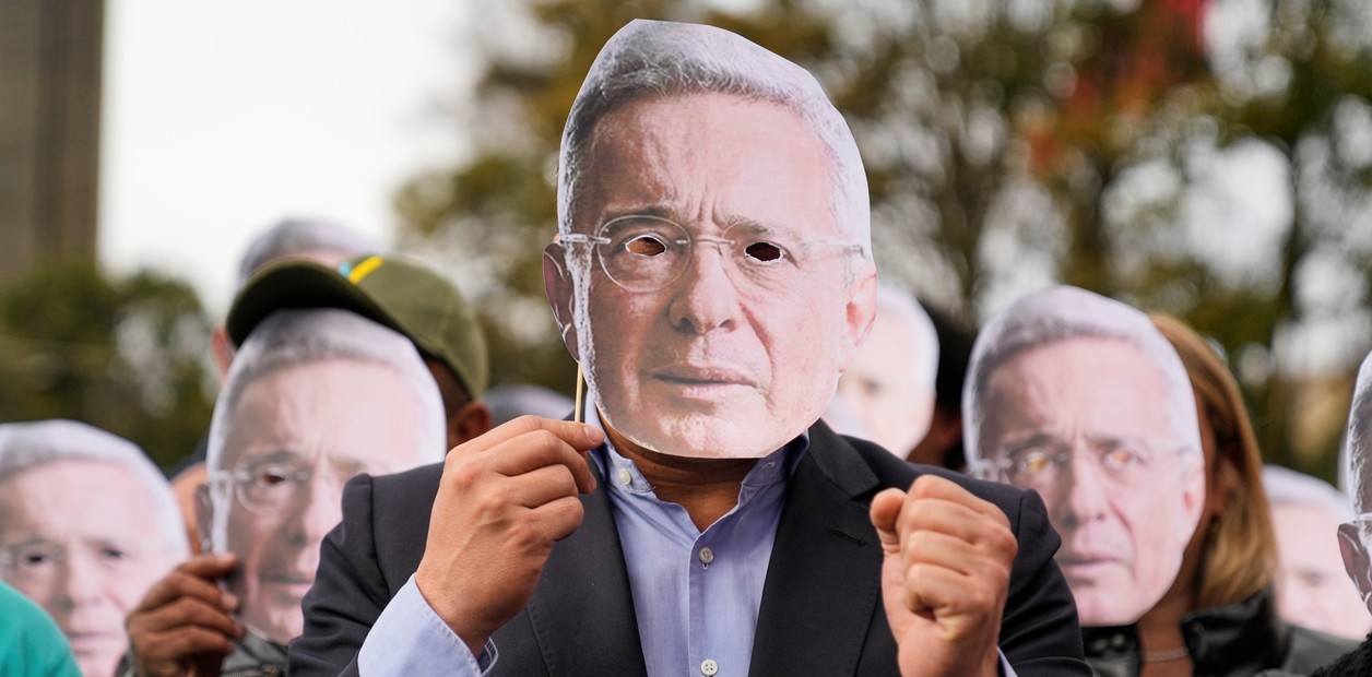 COLOMBIA: la Justicia condena al expresidente Uribe por soborno a testigos y fraude procesal