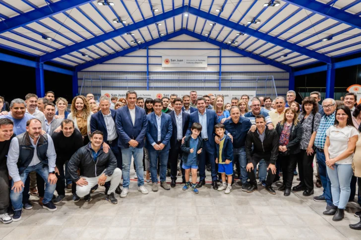 Orrego inauguró obras de modernización en la cancha de hockey del Camping Centro Comercial de Santa Lucía