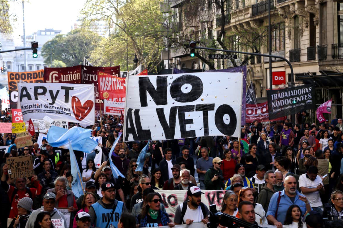 Docentes exigen la reactivación del FONID, que en la actualidad rondaría los 300 mil pesos mensuales.