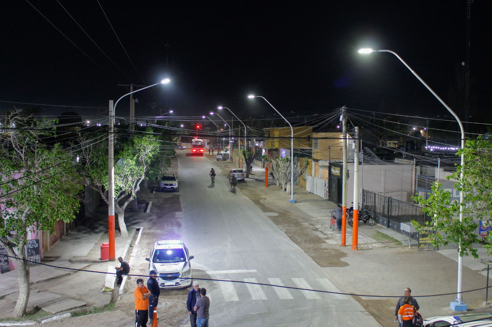 CHIMBAS: la calle Oro y Villa Sarmiento lucen su nueva iluminación LED
