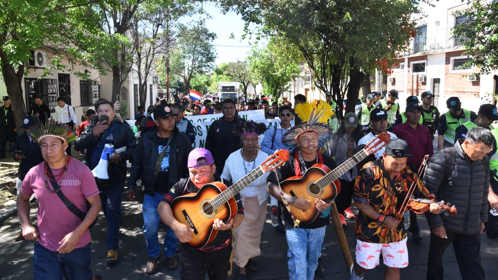 PARAGUAY: comunidades indígenas protestan por el cierre de la sede central del Instituto Paraguayo del Indígena en Asunción
