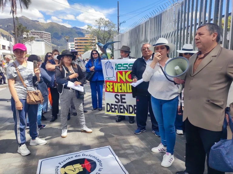 Los jubilados reclaman que, además de esta iniciativa legal, el Ejecutivo ha incumplido con la devolución del IVA, lo que afecta directamente su ya precaria economía.