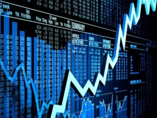 El riesgo país superó los 900 puntos básicos y los ADRs bajan en la jornada previa a las elecciones en PBA