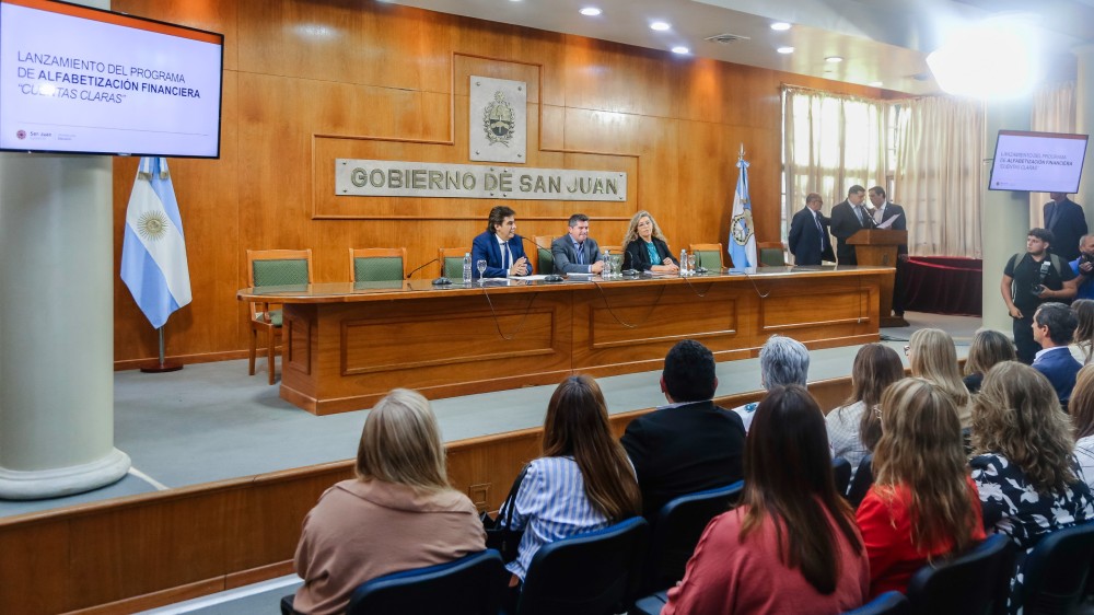 Orrego lanzó el innovador programa «Cuentas Claras» para llevar la educación financiera a las aulas de San Juan