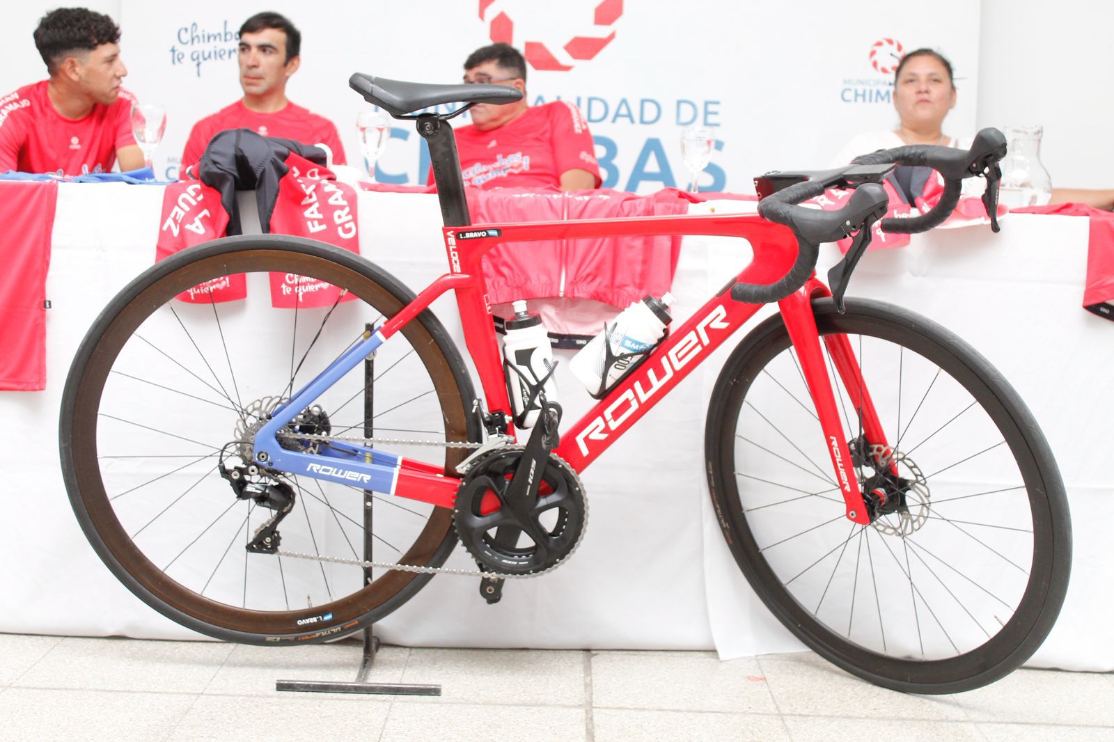 CHIMBAS PRESENTÓ EL RENOVADO EQUIPO E INDUMENTARIA PARA LA TEMPORADA DE RUTA