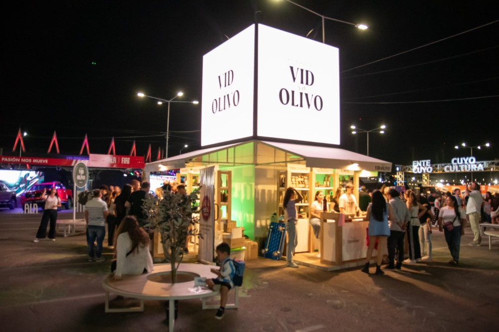 Una plaza para ensalzar al «Olivo y la Vid» en la FNS 2025