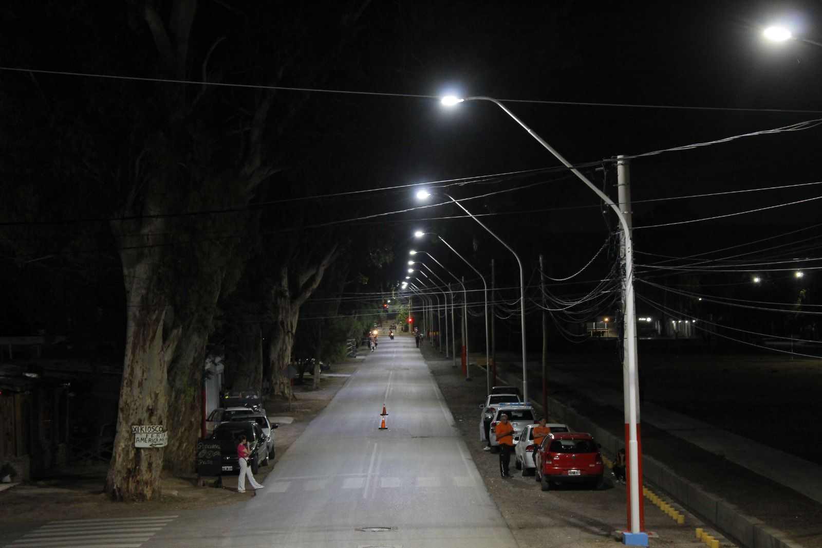 CHIMBAS: la calle Oro completa su iluminación LED desde Tucumán a Ruta 40