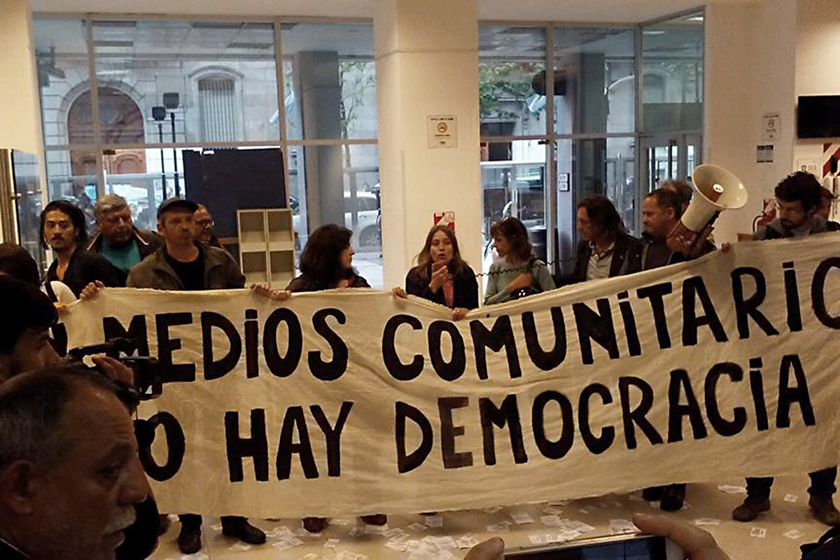 Milei disolvió el FOMECA, un fondo clave para los medios comunitarios de todo el país