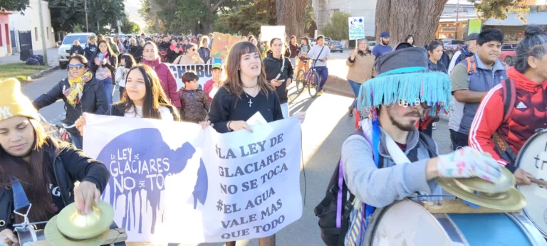 Asambleas ambientales realizaron movilizaciones en distintas partes del país contra la modificación de la Ley de Glaciares