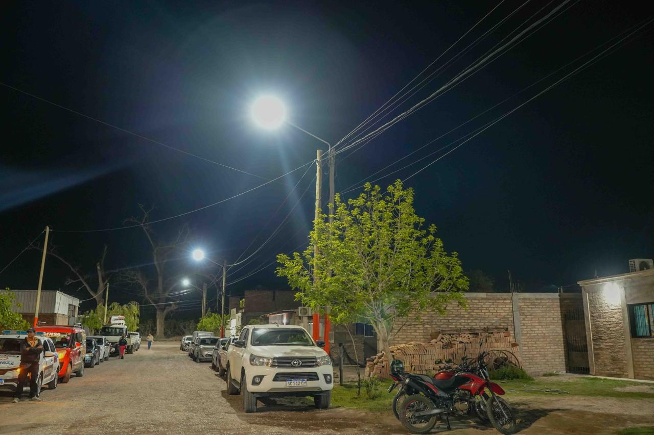 Loteo Nazareno: Daniela Rodríguez inauguró luminaria LED y anunció la construcción de una plaza para los niños del barrio