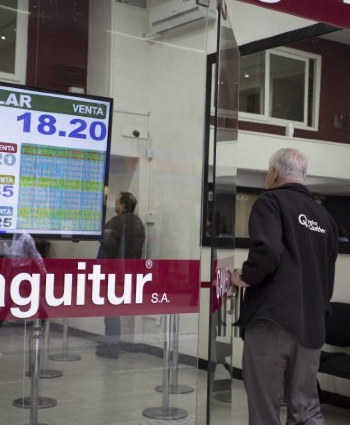 ¿Volviendo a la pesada herencia?: los bancos pusieron un «cepo al dólar» informal ante el aumento de demanda