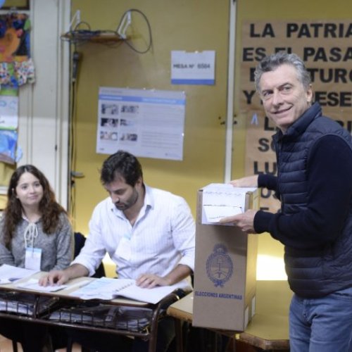 Mauricio Macri fue a votar y rompió la veda electoral