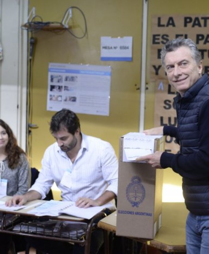 Mauricio Macri fue a votar y rompió la veda electoral