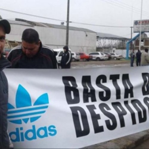 Importaciones: cerró una planta de Adidas, 547 trabajadores en la calle