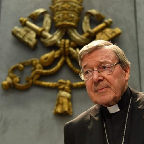 Condenaron a un hombre cercano al Papa Francisco por violación de menores