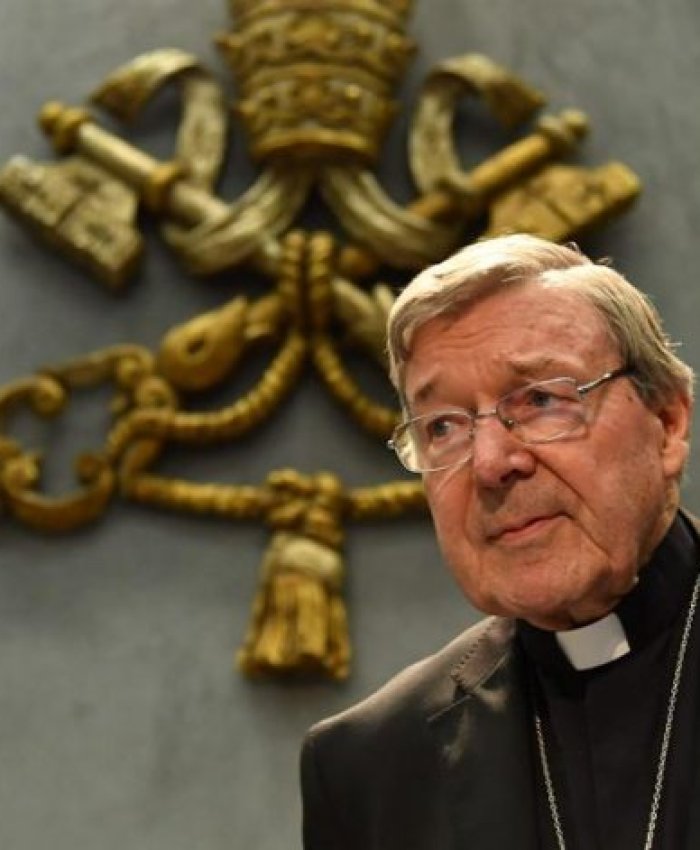 Condenaron a un hombre cercano al Papa Francisco por violación de menores