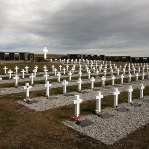 Comenzó la identificación de los caídos en Malvinas enterrados en Darwin