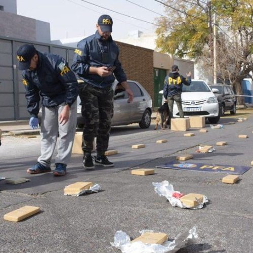 San Juan: encontraron más de 80 kilos de marihuana en el baúl de un auto