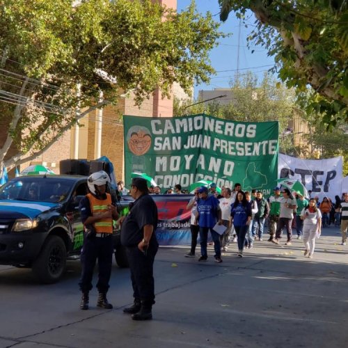 Organizaciones sociales marcharon en el centro contra el ajuste y los despidos