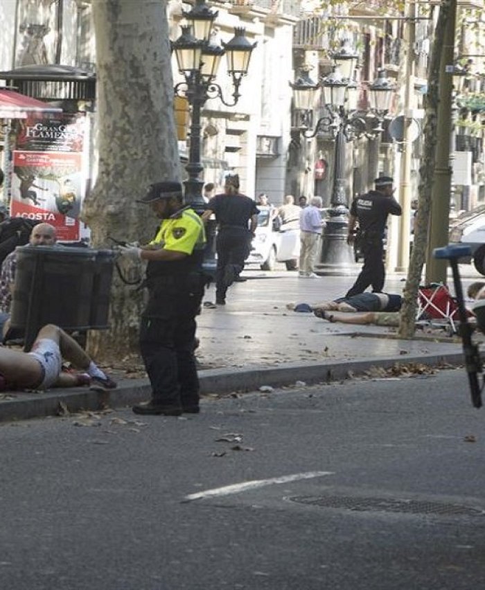Barcelona: el atentado dejó a 12 personas muertas e hirió a otras 100