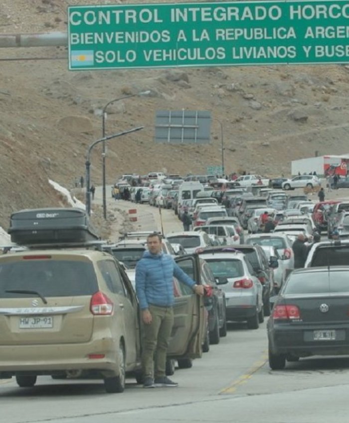 La revolución de la alegria era para Chile: 10 kilómetros de autos chilenos para cruzar a la Argentina de compras