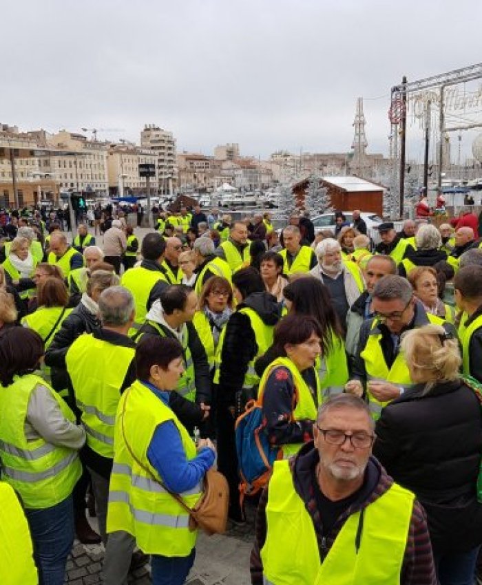 Francia: una mujer muerta y decenas de heridos en una manifestación contra la suba de la nafta
