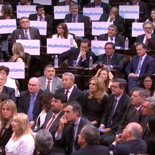 La oposición acusó a Macri de argumentar con datos falsos y montar un acto proselitista