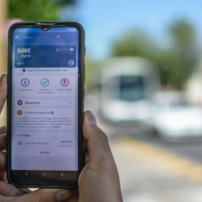 Detallan los pasos para acceder a reintegros al pagar el colectivo con el celular