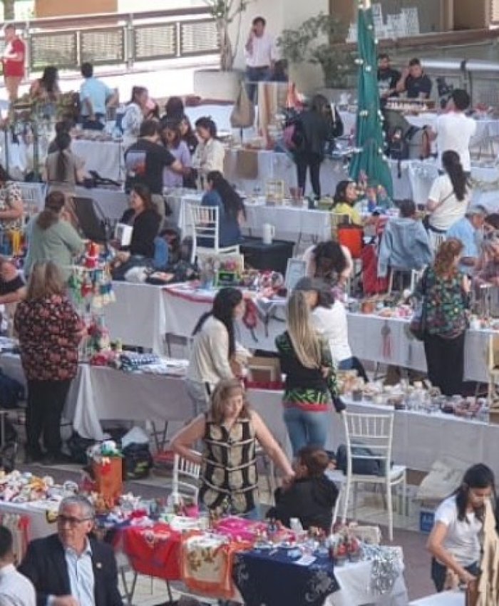 La Feria Navidad Emprendedora tuvo una variedad de productos locales para las Fiestas