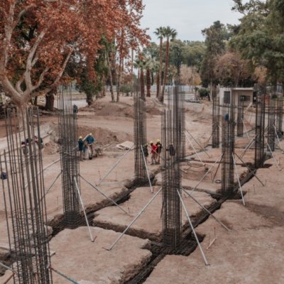 El nuevo puente del lago del Parque de Mayo empieza a tomar forma