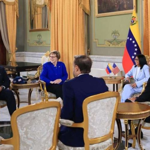 VENEZUELA: Delcy Rodriguez recibe al Comité de Relaciones Exteriores del Senado de EEUU
