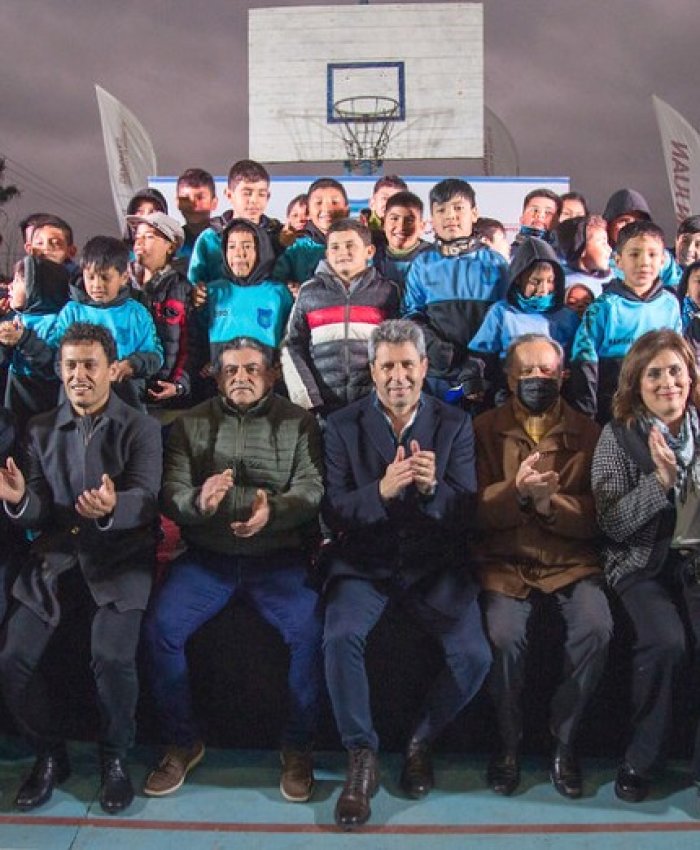 Uñac inauguró obras de cierre perimetral y el SUM del Club Deportivo Carpintería