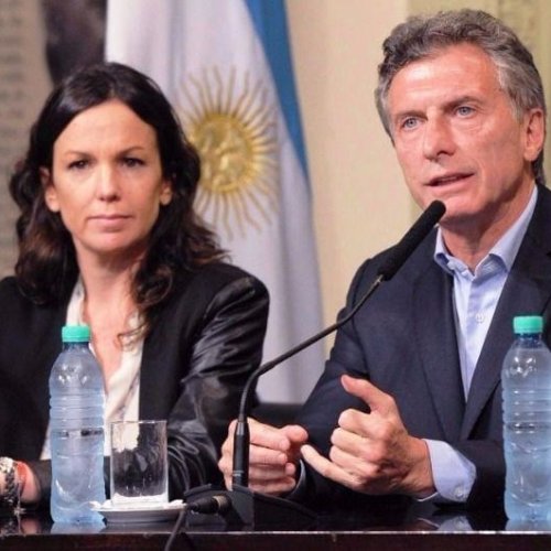Télam 21/12/2015 Buenos Aires: El presidente Mauricio Macri anunció esta tarde que el Gobierno realizará un "aporte de 400 pesos" a todos los beneficiarios de la Asignación por Hijo (AUH) y a las mujeres embarazadas que cobran el plan, un "universo de 8 millones de personas" que serán alcanzados por esta medida, la cual estará implementada "antes del último fin de semana del año". Foto: Juan Roleri/aa