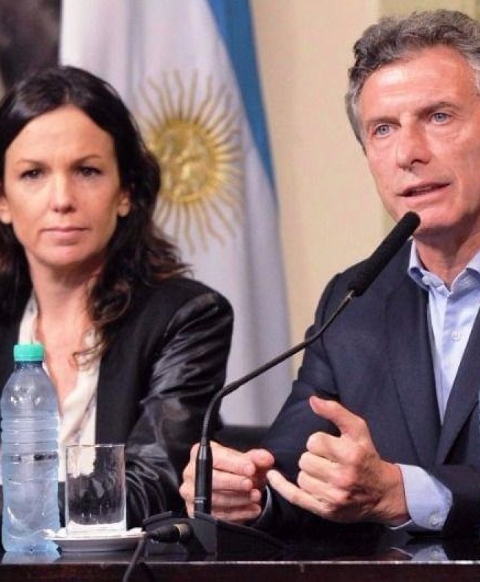 Télam 21/12/2015 Buenos Aires: El presidente Mauricio Macri anunció esta tarde que el Gobierno realizará un "aporte de 400 pesos" a todos los beneficiarios de la Asignación por Hijo (AUH) y a las mujeres embarazadas que cobran el plan, un "universo de 8 millones de personas" que serán alcanzados por esta medida, la cual estará implementada "antes del último fin de semana del año". Foto: Juan Roleri/aa